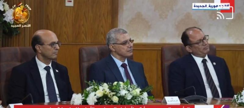 الرئيس السيسي يجتمع بأعضاء المجلس الأعلى للجامعات بجامعة قناة السويس