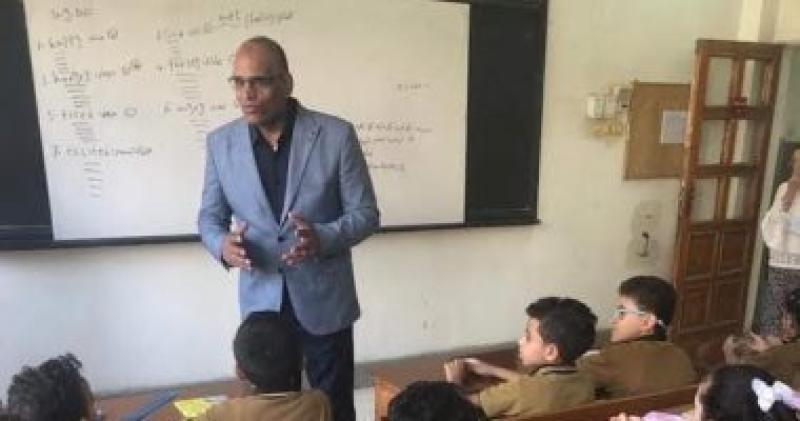  وكيل "تعليم المنيا" يتفقد عددا من المدارس فى أول أيام الدراسة