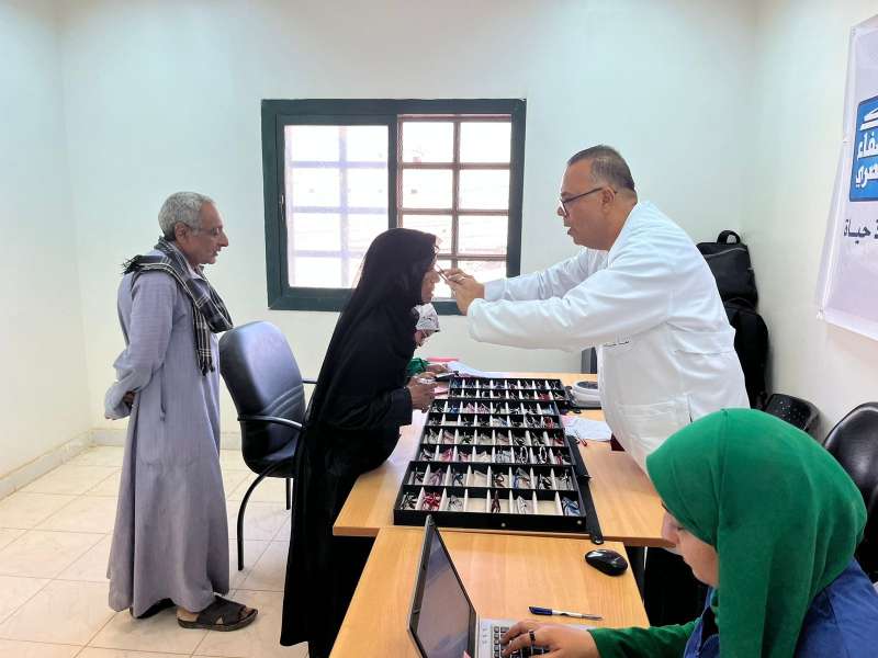 محافظ المنيا : قوافل اللجنة الطبية بمجلس الوزراء توقع الكشف على 4220 حالة مجانا بقرى المحافظة