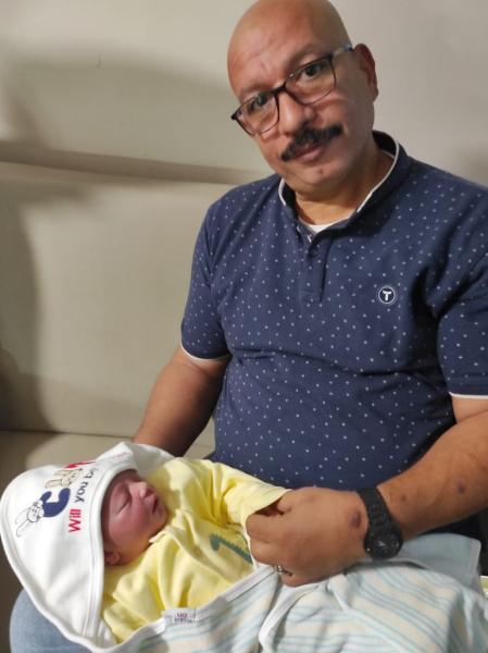 الكاتب الصحفى  عبدالناصر محمد : يهنئ  لمهندس هشام الأمريكانى لقدوم حفيده