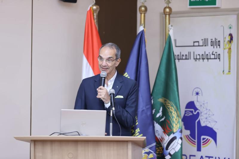 وزير الاتصالات: منصة مصر الرقمية بها خدمات متنوعة منها التموين والزراعة