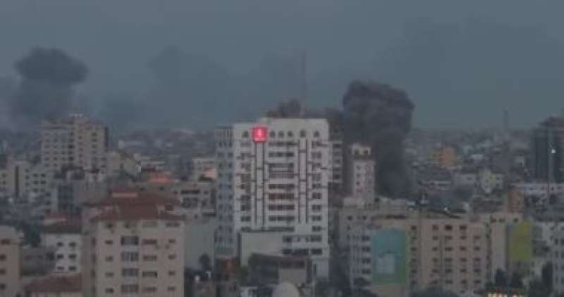 القاهرة الإخبارية: قصف إسرائيلى مكثف على مواقع غزة