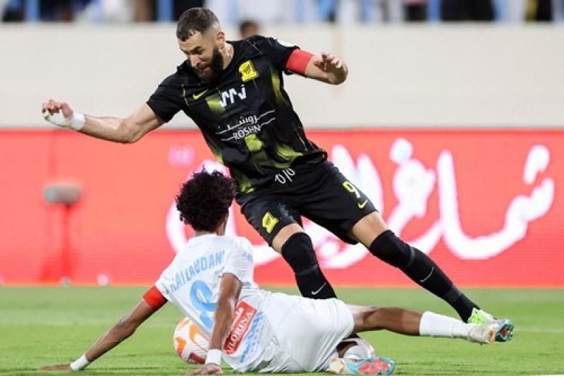 الفرنسي كريم بنزيمة لاعب اتحاد جدة 