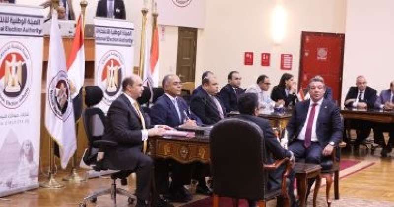 لجنة تلقى طلبات الترشح لانتخابات الرئاسة تبدأ فى فحص أوراق حازم عمر