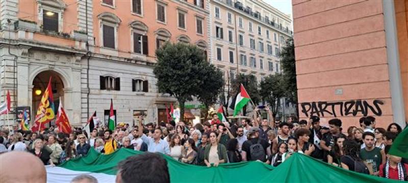 الآلاف يتظاهرون في روما تنديدا بالعدوان الإسرائيلي على فلسطين