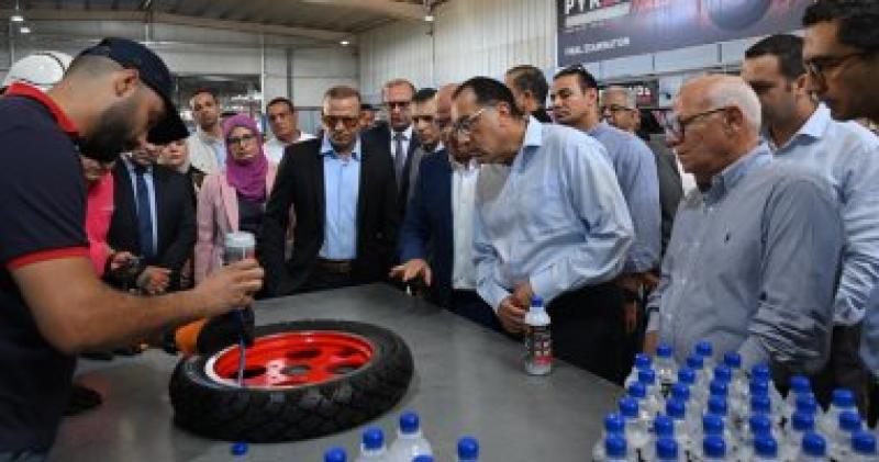 رئيس الوزراء يتفقد توسعات مصنع ”بيراميدز” لتصنيع إطارات السيارات
