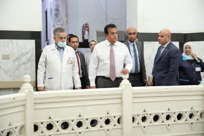وزير الصحة يتفقد مستشفى الشيخ زايد .. ويوجه باتخاذ إجراءات عاجلة في علاج مرضى التصلب المتعدد MS))
