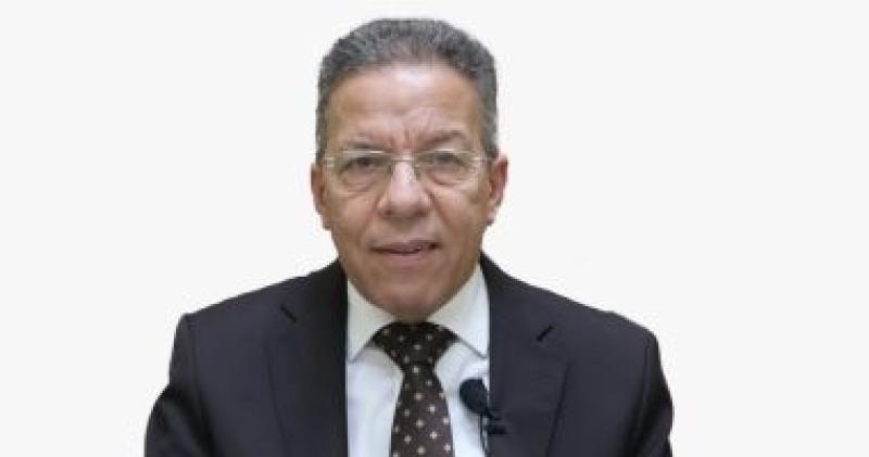 الدكتور أسامة عبد الحى النقيب العام للأطباء