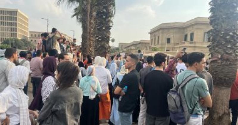 احتشاد آلاف الطلاب من جامعة القاهرة تنديداً بالقصف الإسرائيلى لغزة
