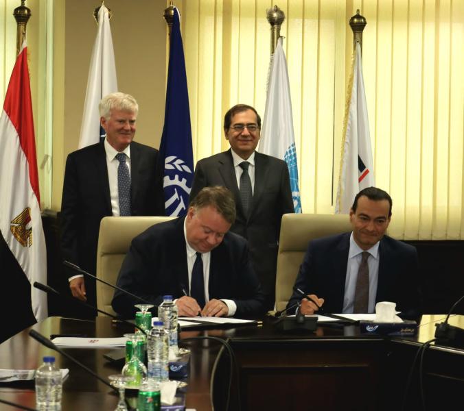 وزير البترول يوقع على اتفاقية شراكة جديدة بين شركة ميثانكس مصر