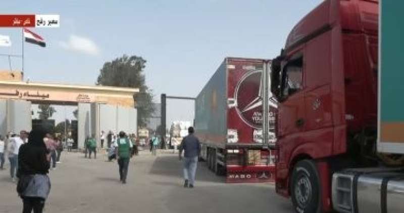 ”القاهرة الإخبارية”: قافلة المساعدات الثانية لقطاع غزة تشمل 20 شاحنة