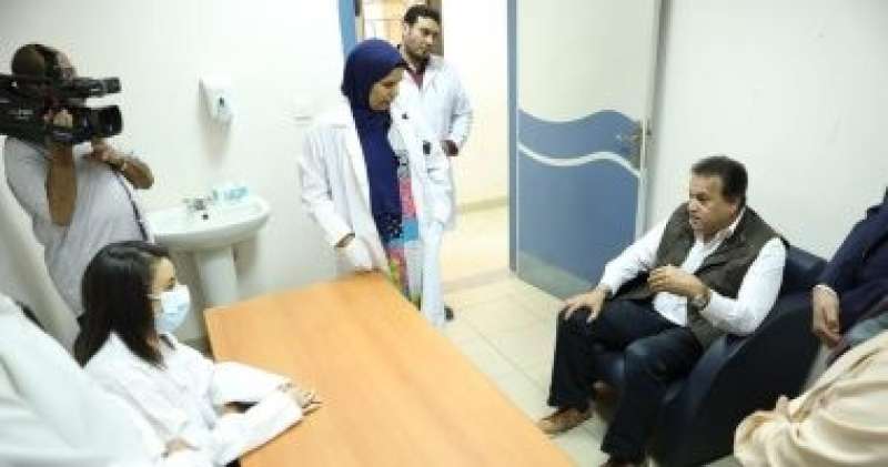 وزير الصحة يشارك المتعافين من الإدمان فى ندوة بمستشفى الصحة النفسية بسوهاج