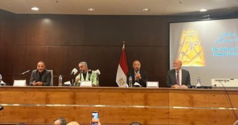 الدكتور مصطفى وزيري خلال المؤتمر الصحفي