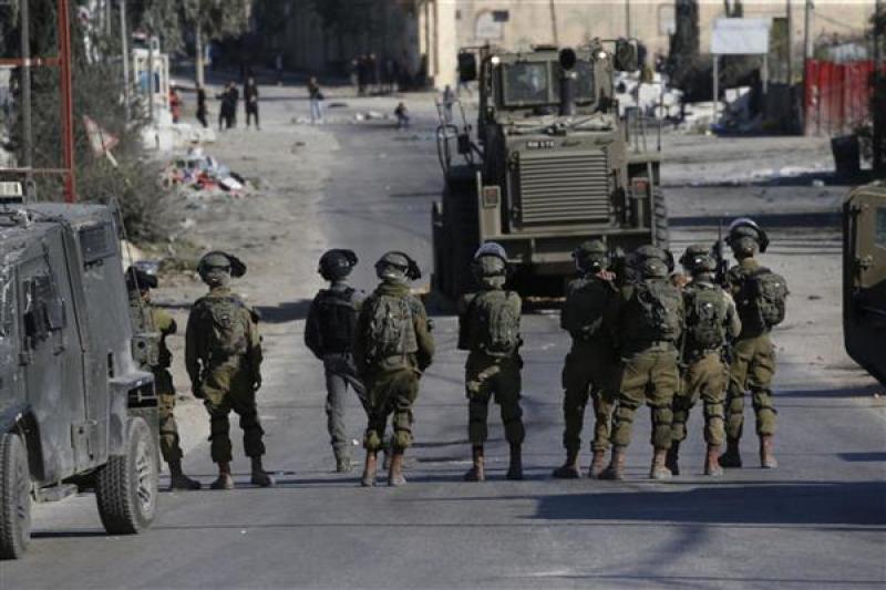 سكاي نيوز: جيش الاحتلال يعتقل ما لا يقل عن 75 فلسطينيًا بعمليات دهم في الضفة الغربية