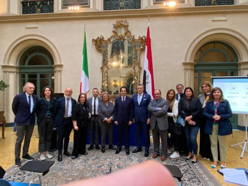 وزير السياحة والآثارالمصرى يعقد لقاءً إعلامياً ممثلي أهم وسائل الإعلام الإيطالية