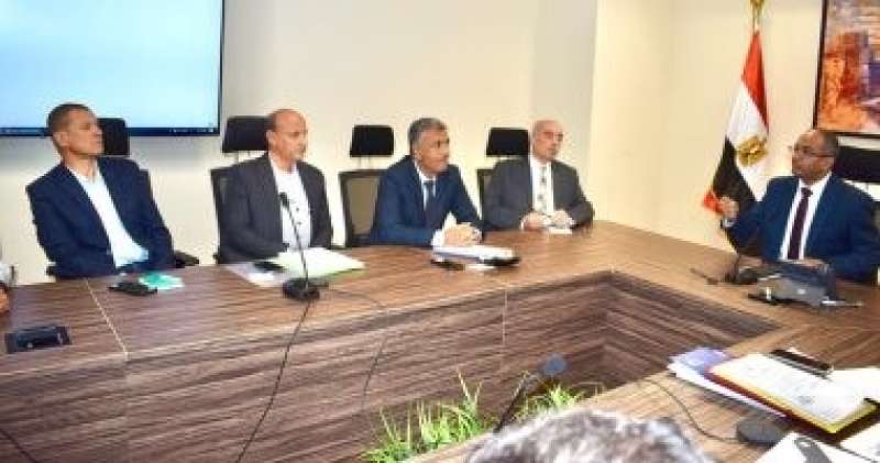اجتماع حكومى لمتابعة حلول أزمة المياه والأمطار بالقاهرة الجديدة