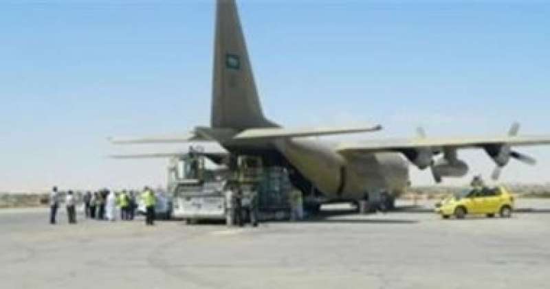 مطار العريش الدولى يستقبل طائرة مساعدات كويتية تمهيدا لإرسالها إلى غزة