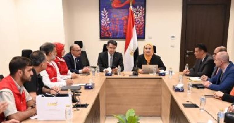 وزيرة التضامن تنسق مع الهلال الأحمر بتركيا إيصال الخدمات الإغاثية لقطاع غزة