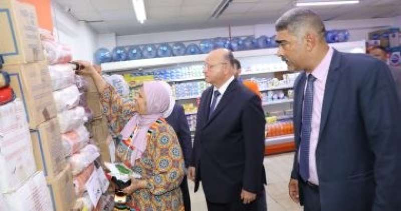 محافظ القاهرة يتفقد أسواق ومنافذ بيع السلع الغذائية