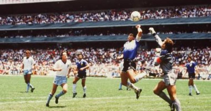 قصة هدف مارادونا التاريخى المثير للجدل فى شباك إنجلترا 86