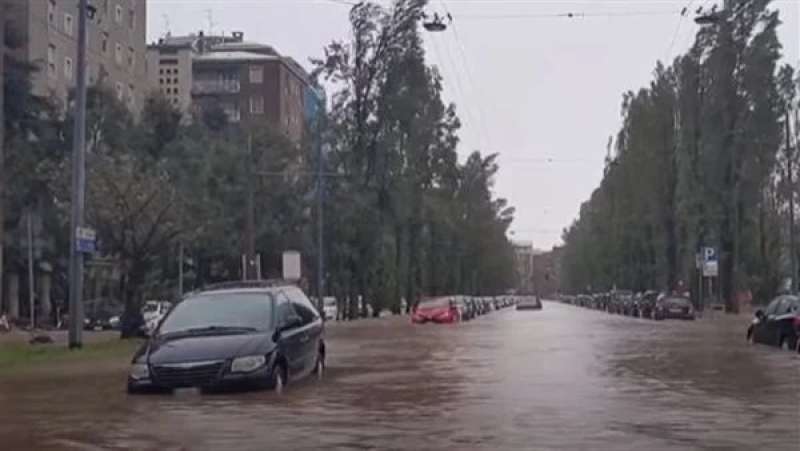 الفيضانات تُغرق شوارع ميلانو الإيطالية| شاهد