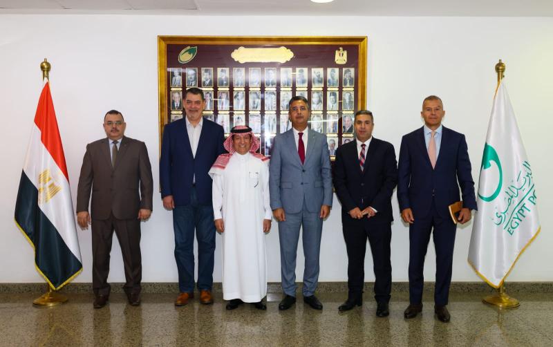 رئيس البريد يستقبل الرئيس التنفيذي لشركة ناقل إكسبرس السعودية لبحث التعاون والاستثمار