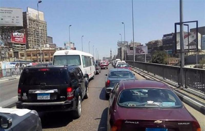 كثافات مرورية متوسطة بسبب زيادة الأحمال بشوارع وميادين القاهرة والجيزة