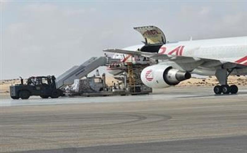 مطار العريش يستقبل طائرة مساعدات إندونيسية تمهيدا لإرسالها إلى قطاع غزة