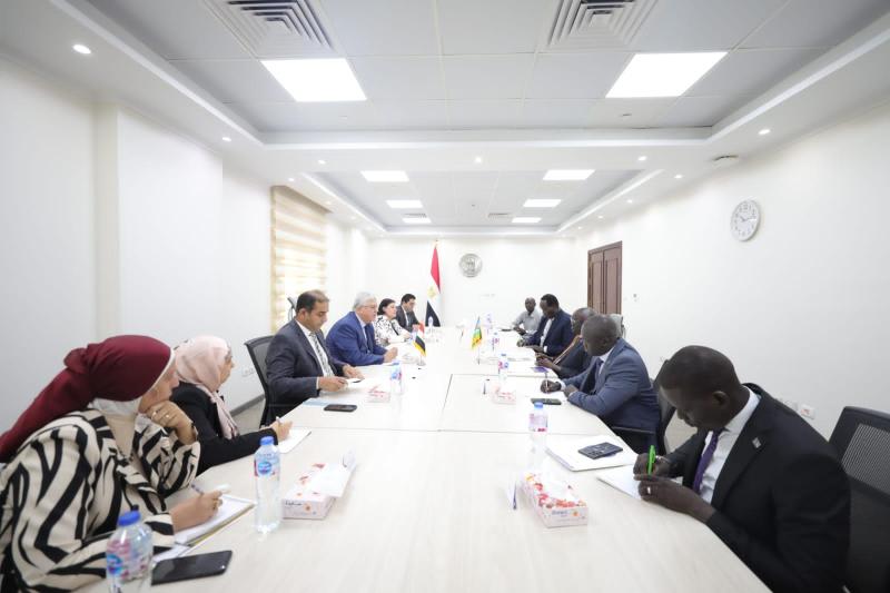 وزير التعليم العالي يلتقي نظيره بجنوب السودان لبحث سُبل تعزيز التعاون التعليمي والعلمي