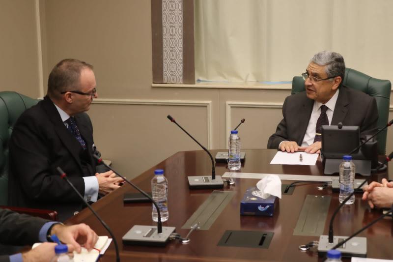 وزير الكهرباء والطاقة المتجددة يجتمع  مع سفير التشيك لدى جمهورية مصر العربية لبحث سبل التعاون والاستثمار على أرض مصر