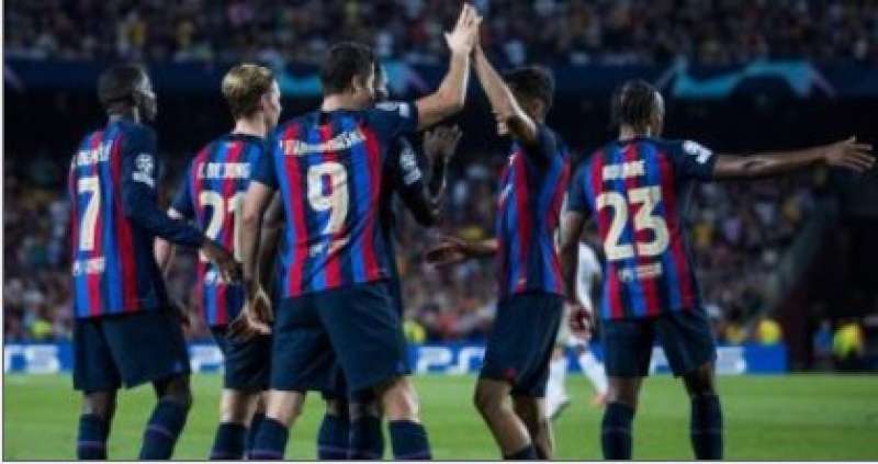 ليفاندوفسكي يقود برشلونة للفوز على ألافيس في الدوري الإسباني