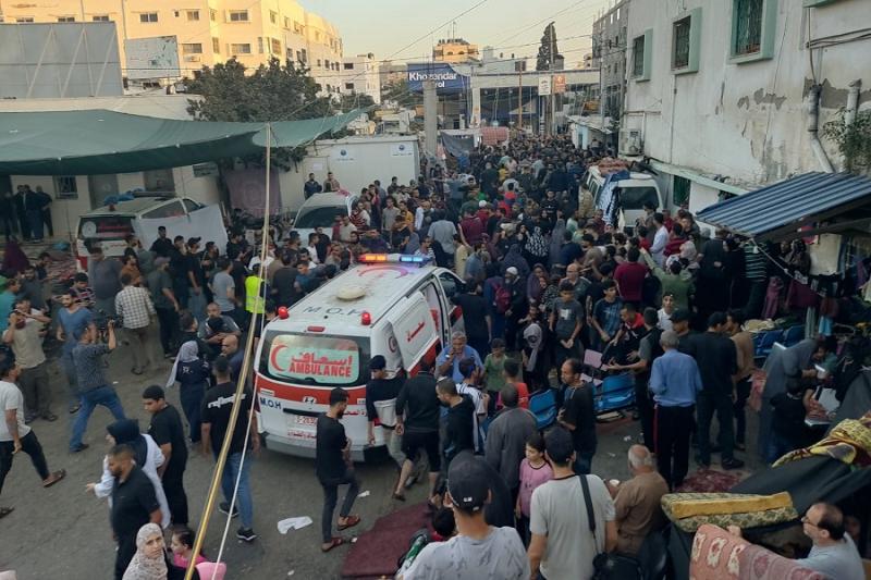 أطباء بلا حدود :137 من موظفينا وعائلاتهم محاصرين بالقرب من مستشفى الشفاء