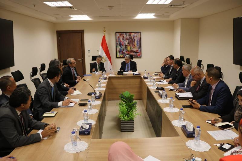 وزير الكهرباء يبحث مع سفير اليابان بالقاهرة تعزيز التعاون فى مجال الطاقة والهيدروجين الاخضر