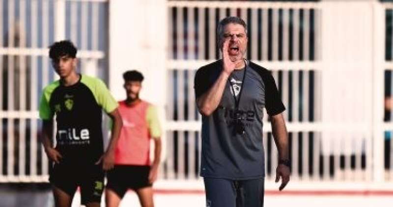 اجتماع فنى لمعتمد جمال مع لاعبى الزمالك بعد العودة للتدريبات غدا