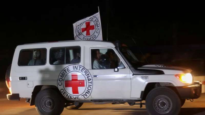 زيف :اللجنة الدولية للصليب الأحمر ستقوم باستقبال الأسرى لتسليمهم للجيش الإسرائيلي.