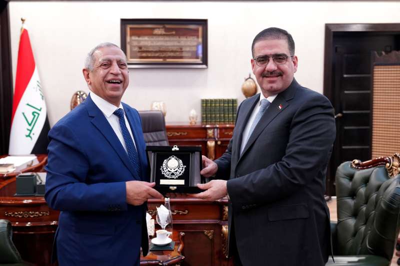 رئيس الأكاديمية العربية يلتقي  وزير التجارة العراقي لتعزيز التعاون الأكاديمي وتبادل الخبرات بين الجانبين