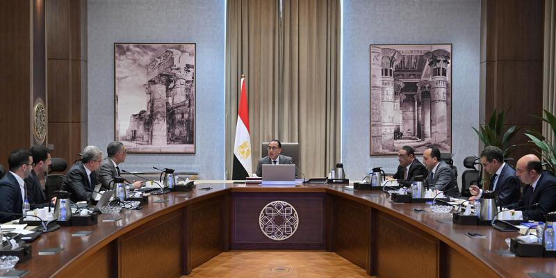 رئيس الوزراء يلتقي فريق شركة ”انطلاق” لاستعراض تقرير شامل عن ريادة الأعمال في مصر