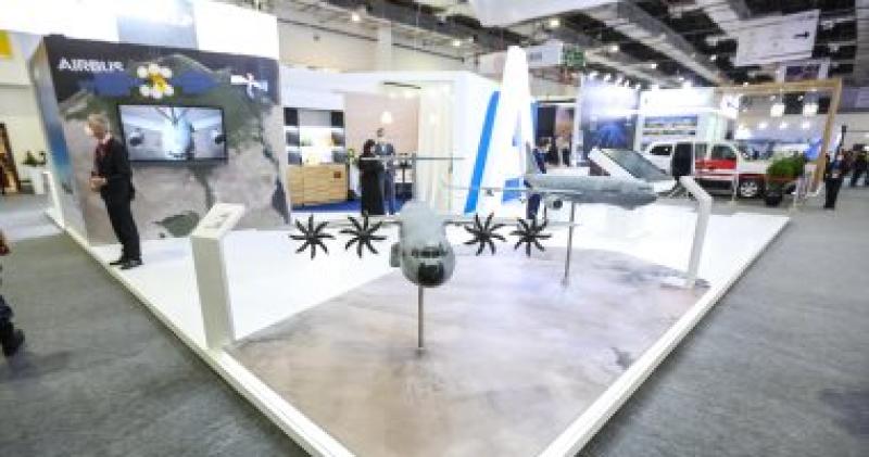 نشاط لافت لوزير الدولة للإنتاج الحربي في اليوم الثالث من المعرض الدولي للصناعات الدفاعية ”EDEX 2023”