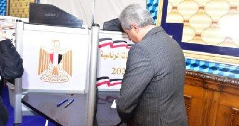 وزير العمل يحث عمال مصر على المشاركة في الانتخابات الرئاسية