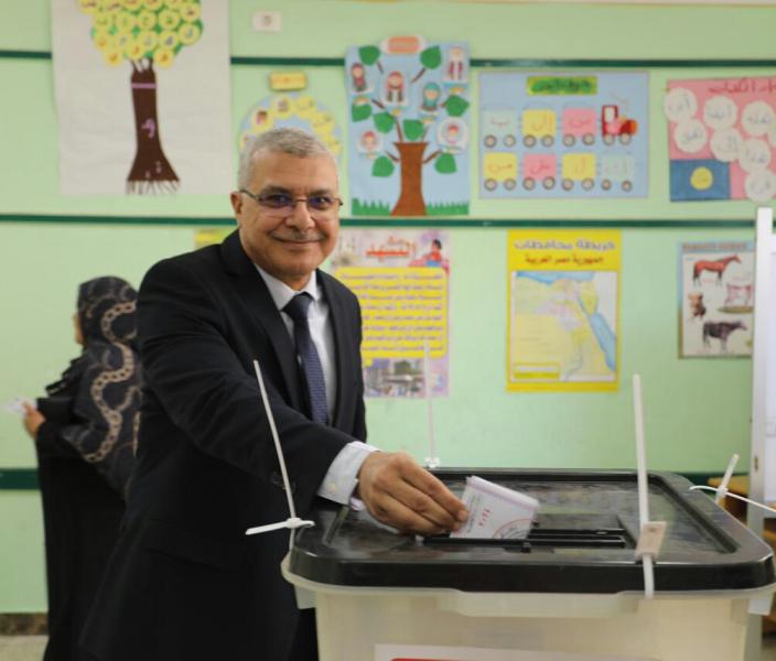 رئيس جامعة الزقازيق ونوابه يدلوا بأصوتهم في الانتخابات الرئاسية