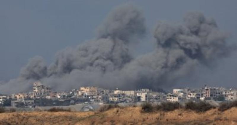 طائرات الاحتلال تشن غارات مكثفة فى محيط مستشفى الأمل بخان يونس