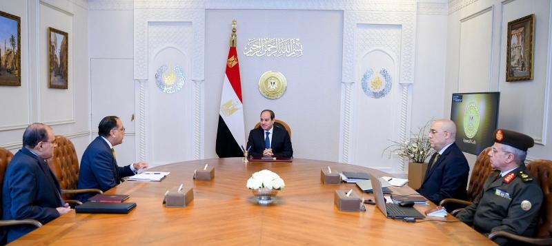 الرئيس عبدالفتاح السيسي يعقد اجتماعًا مع رئيس مجلس الوزراء