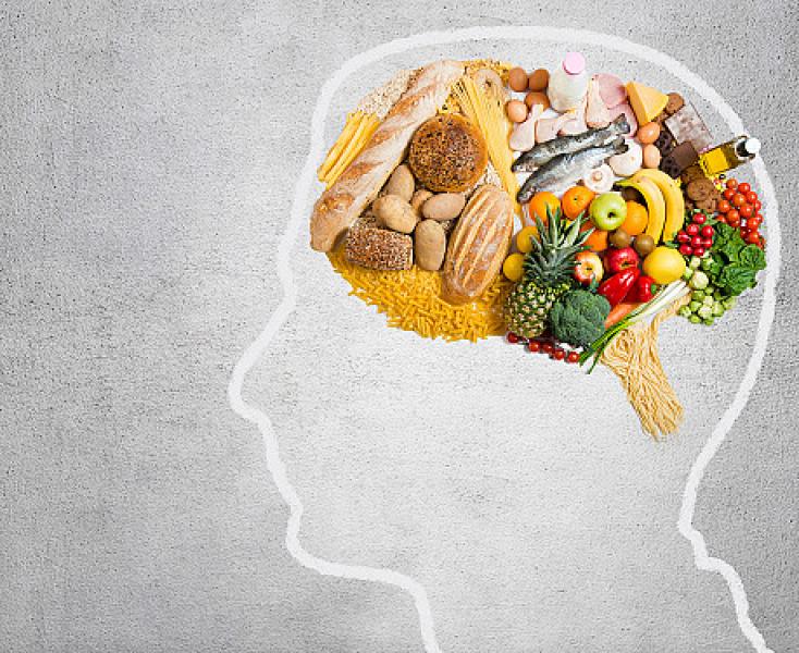 خبيرة تغذية: 3 أطعمة هي الأشد ضررًا على الدماغ