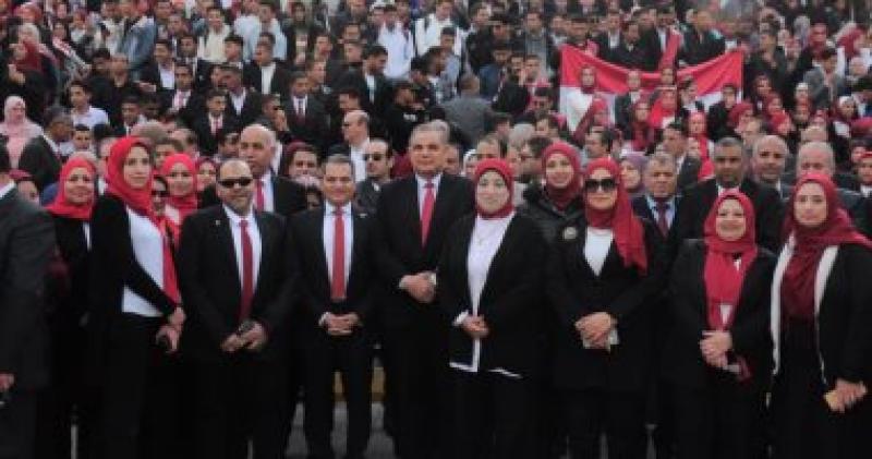 رئيس جامعة كفر الشيخ يقود أكبر مسيرة طلابية حاشدة