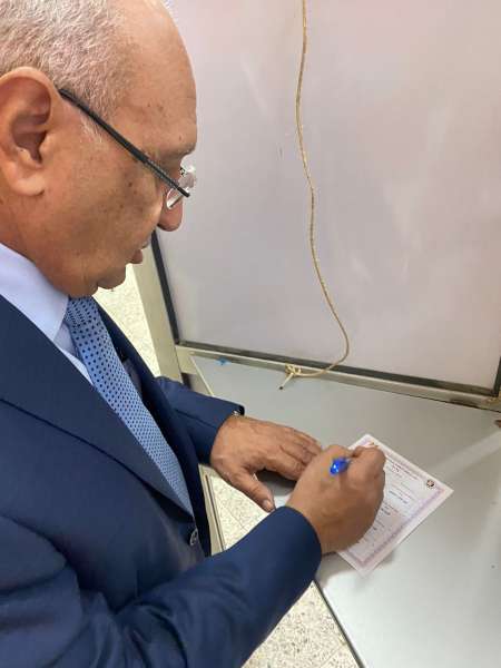 النائب أحمد عثمان يدلي بصوته في الانتخابات الرئاسية.. ويؤكد:نسب المشاركة فاقت التوقعات