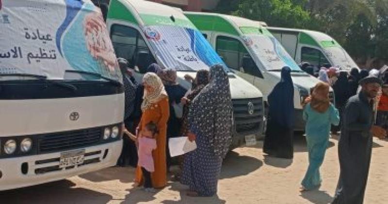 صحة المنيا تنظم قافلة طبية لأهالى قرية منشأة الدهب بمركز المنيا