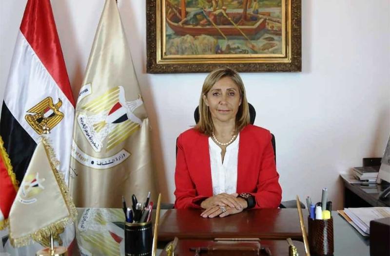 وزيرة الثقافة‏ تُقدم واجب العزاء للدكتورة إيناس عبد الدايم في رحيل زوجها