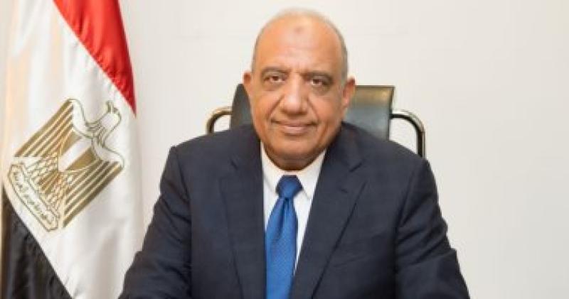 وزير قطاع الأعمال يتفقد مصانع الشركة العربية للأدوية