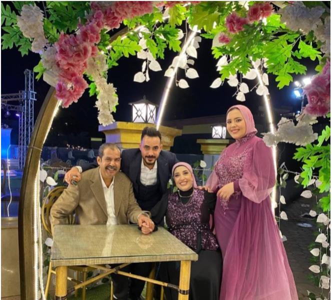 الكاتبة الصحفية كريمة موسى تهنئ العروسين  إسلام سعيد و ياسمين جمال بخطوبتهما  السعيدة