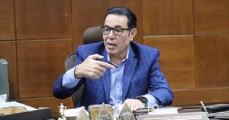 عبد الفتاح إبراهيم رئيس النقابة العامه للغزل والنسيج
